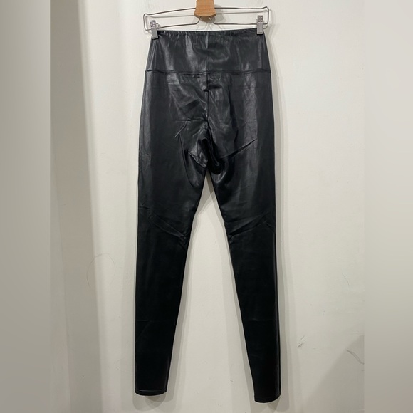 Wilfred Free Aritzia Daria Pant vegan Leather Black size M - Picture 8 of 10